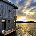 Station touristique Schwimmende Haeuser Im Baltic Sea