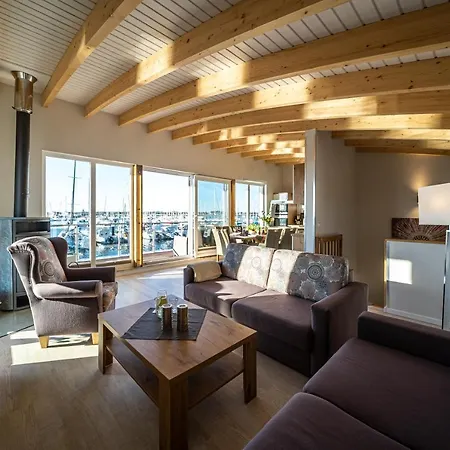 Schwimmende Haeuser Im Baltic Sea