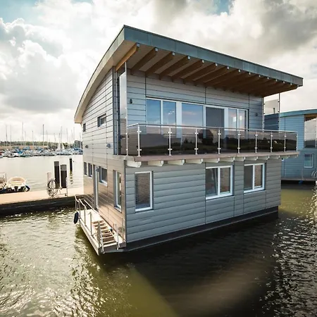 Schwimmende Haeuser Im Baltic Sea Semesteranläggning (resort) 5*