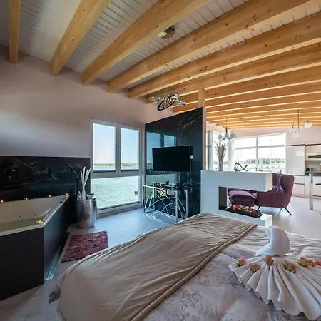 Schwimmende Haeuser Im Baltic Sea 度假村 5*