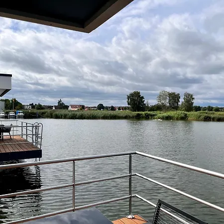 度假村 Schwimmende Haeuser Im Baltic Sea 5*