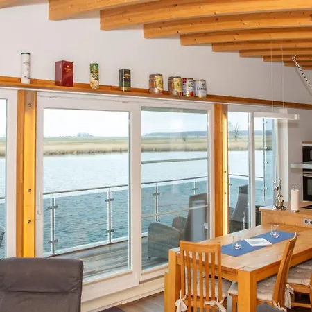 Θέρετρο Schwimmende Haeuser Im Baltic Sea Kröslin