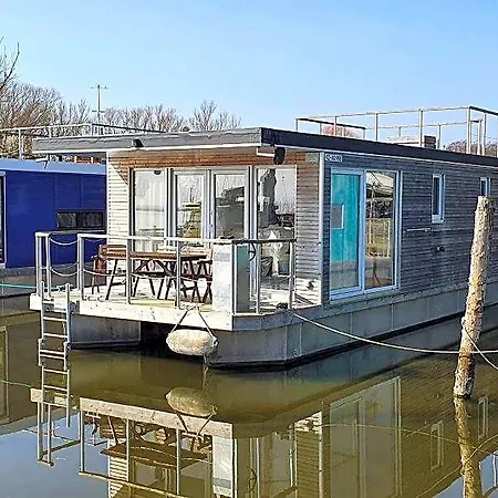Feriested Schwimmende Haeuser Im Baltic Sea Kröslin