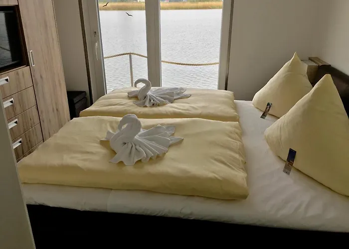 Resort Schwimmende Haeuser Im Baltic Sea Kroslin