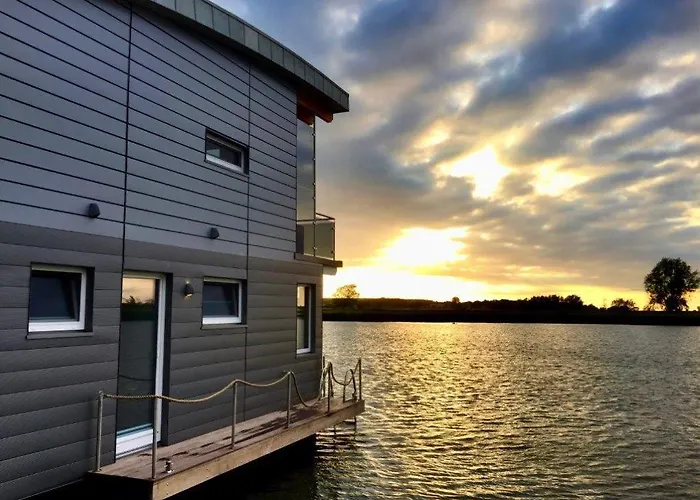 Station touristique Schwimmende Haeuser Im Baltic Sea